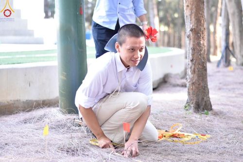 ภาพ No.198811:V.50 สารพัดV สารพัดดี ที่ธรรมยาตรา ในโครงการธรรมยาตรา กตัญญูบูชา มหาปูชนียาจารย์ พระมงคลเทพมุนี(สด จนฺทสโร) พระผู้ปราบมาร อนุสรณ์สถาน 7 แห่ง ปีที่ 13 ระหว่างวันที่ 2-31 มกราคม พ.ศ. 2568