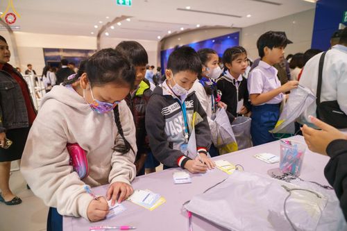 ภาพ No.186240:วันรวมพลังเด็กดี V-Star เยาวชนดีศรีโคราช ณ เทอร์มินอลฮอลล์ ชั้น 4 ศูนย์การค้าเทอร์มินอล 21 โคราช วันที่ 19 ธันวาคม พ.ศ. 2567