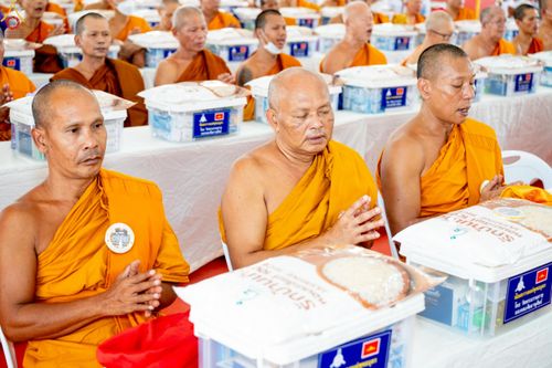 ภาพ No.234470:วันพฤหัสบดีที่ 24 กรกฎาคม พ.ศ. 2568 พิธีถวายสังฆทานแก่คณะสงฆ์ 323 วัด , พิธีมอบกองทุนหนุนแรงใจช่วยครูใต้ , พิธีทำบุญส่วนกุศลแด่ผู้วายชนม์ ในเหตุการณ์ความไม่สงบ 4 จังหวัด ชายแดนภาคใต้ (ปัตตานี , ยะลา , นราธิวาส , สงขลา) ปีที่ 21 ครั้งที่ 179 ณ วัดเวฬุวัน 