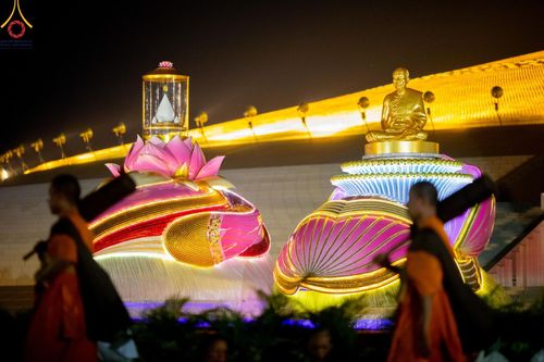 ภาพ No.202100:พิธีต้อนรับพระธรรมยาตรา ณ อนุสรณ์สถานลำดับที่ 7 สถานที่ขยายวิชชาธรรมกาย วัดพระธรรมกาย ต.คลองสาม อ.คลองหลวง จ.ปทุมธานี ในโครงการธรรมยาตรา กตัญญูบูชา มหาปูชนียาจารย์ พระมงคลเทพมุนี(สด จนฺทสโร) พระผู้ปราบมาร อนุสรณ์สถาน 7 แห่ง ปีที่ 13 วันที่ 26 มกราคม 2568