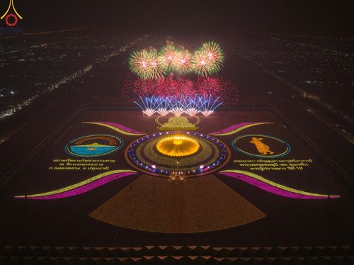 ภาพ No.122309:พิธีจุดประทีปถวายเป็นพุทธบูชา และบูชาธรรมมหาปูชนียาจารย์ พระมงคลเทพมุนี(สด จนฺทสโร) ในโครงการธรรมยาตรา กตัญญูบูชา มหาปูชนียาจารย์ พระมงคลเทพมุนี(สด จนฺทสโร) พระผู้ปราบมาร อนุสรณ์สถาน 7 แห่ง ปีที่ 12 วันที่ 31 มกราคม พ.ศ. 2567 ณ วัดพระธรรมกาย จ.ปทุมธานี (