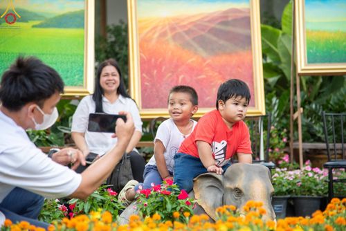 ภาพ No.111318:กิจกรรมงานวันเด็กแห่งชาติ รวมพลังเด็กเก่งและดี สร้างความดีสากล ปีที่ 6 ร่วมจัดโดย เทศบาลเมืองท่าโขลง พุทธสมาคมปทุมธานี องค์การบริหารส่วนตำบลคลองสาม ณ วัดพระธรรมกาย จ.ปทุมธานี วันที่ 13 มกราคม พ.ศ. 2567