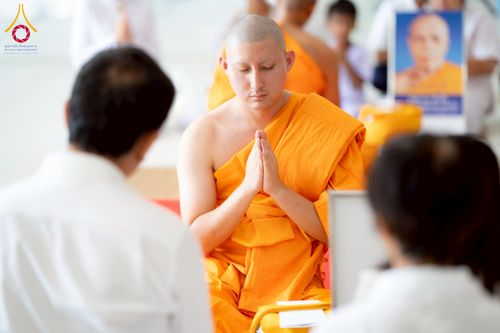 ภาพ No.244872:วันเสาร์ที่ 6 กันยายน พ.ศ. 2568 พิธีถวายบาตร บรรพชา อุปสมบทของนาคธรรมทายาท โครงการอุปสมบทหมู่บูชาธรรมครบรอบ 108 ปี  วันครูผู้ค้นพบวิชชาธรรมกาย ณ โบสถ์พระไตรปิฎก วัดพระธรรมกาย