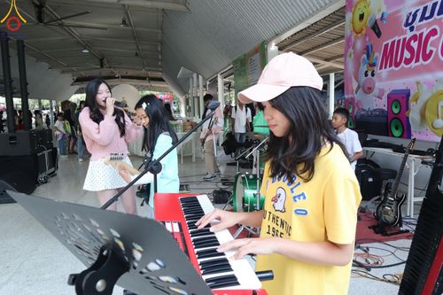 ภาพ No.193954:วัดพระธรรมกาย จัดงานวันเด็กแห่งชาติ ประจำปี พ.ศ.2568 ออกร้านอาหาร 200 ร้าน มอบของขวัญหลายหมื่นชิ้น วันที่ 12 มกราคม พ.ศ. 2568 วัดพระธรรมกาย อ.คลองหลวง จ.ปทุมธานี