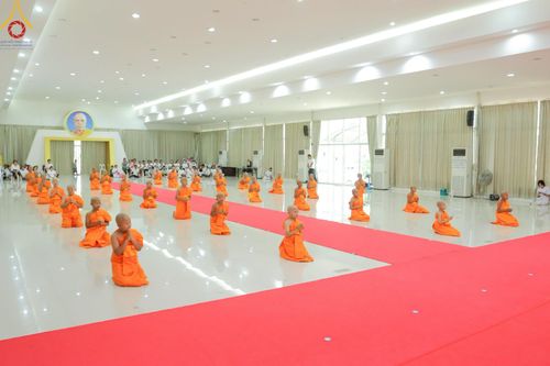 ภาพ No.216276:วันเสาร์ที่ 5 เมษายน พ.ศ. 2568 พิธีตัดปอยผม พิธีขอขมาผู้ปกครอง พิธีขอขมามอบผ้าไตร พิธีบรรพชา พิธีถวายบาตรสามเณร ณ ศูนย์ปฏิบัติธรรมและศูนย์อบรมเยาวชนเพชรบุรี ต.ท่าแลง อ.ท่ายาง จ.เพชรบุรี