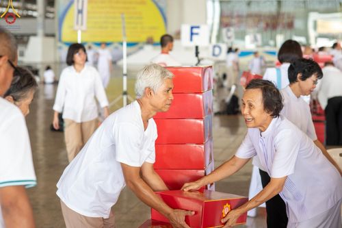 ภาพ No.212114:วันจันทร์ที่ 17 มีนาคม พ.ศ. 2568 บุญบรรจุกล่องไทยธรรม เพื่อถวายแด่พระสังฆาธิการ 40,000 กว่าวัดทั่วไทย ในวันคุ้มครองโลก 22 เมษายน พ.ศ. 2568 ณ บ้านแก้วเรือนทองคุณยายฯ วัดพระธรรมกาย