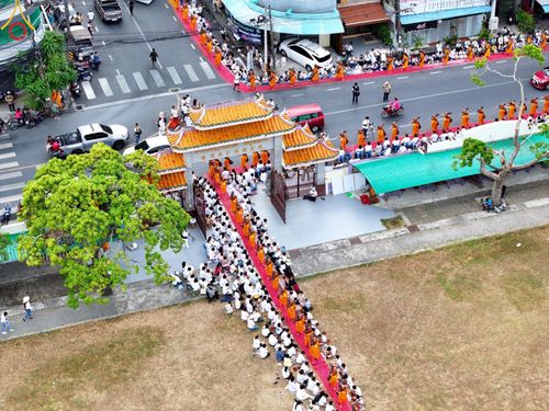 ภาพ No.128574:พิธีอัญเชิญพระบรมสารีริกธาตุ " ใจกลางเมืองนครหาดใหญ่ " เพื่อประดิษฐาน ณ มหารัตนเจดีย์สิริปทุมสวรรค์ (เจดีย์อริยพุทธะ 5 พระองค์) ศูนย์ปฏิบัติธรรมภาคใต้ อ.บางกล่ำ จ.สงขลา  วันที่ 9 มีนาคม พ.ศ. 2567 (ชุดที่ 2)