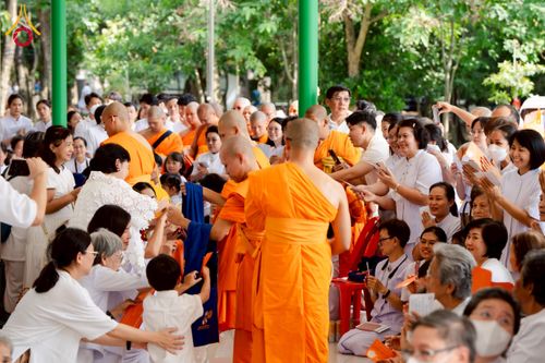 ภาพ No.223829:วันอาทิตย์ที่ 11 พฤษภาคม พ.ศ. 2568 พิธีอุปสมบทสามเณรเปรียญธรรมอุปสมบทอุทิศชีวิต 9 รูป อุบาสก 1 ท่าน ณ อุโบสถพระไตรปิฏกวัดพระธรรมกาย