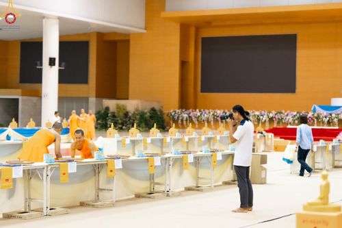 ภาพ No.60920:V.37 ยิ่งกว่าดี เพื่อ 80 ปีของพ่อ ภาพการเตรียมงานของหน่วยงานต่างๆ เพื่อพิธีฉลองอายุวัฒนมงคล 80 ปี หลวงพ่อธัมมชโย และรับถวายมหาสังฆทาน 10,000 กว่าวัดทั่วประเทศ ในวันคุ้มครองโลก วันจันทร์ที่ 22 เมษายน พ.ศ. 2567