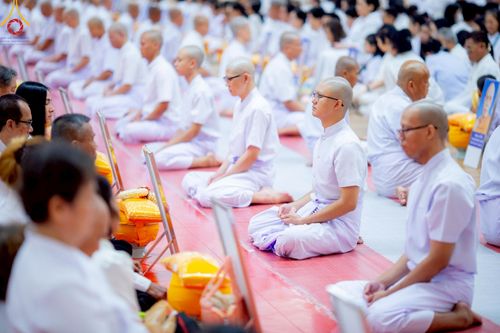 ภาพ No.217040:วันเสาร์ที่ 12 เมษายน พ.ศ. 2568 พิธีเวียนประทักษิณรอบพระมหาธรรมกายเจดีย์  พิธีวันทาเจดีย์ พิธีขอขมาและมอบผ้าไตร ในโครงการอุปสมบทหมู่ บูชาธรรมหลวงพ่อธัมมชโย, โครงการธรรมทายาท ระดับอุดมศึกษา รุ่นที่ 52 ,  โครงการบวชพระนานาชาติ AEC & WAB CEO รุ่นที่ 4 , ณ ว