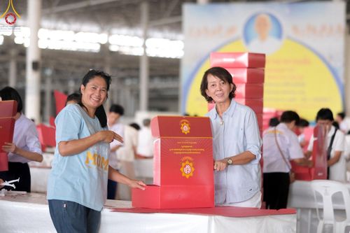 ภาพ No.210963:วันที่ 15 มีนาคม พ.ศ. 2568  บุญบรรจุกล่องไทยธรรม เพื่อถวายแด่พระสังฆาธิการ 40,000 กว่าวัดทั่วไทย ในวันคุ้มครองโลก 22 เมษายน พ.ศ. 2568