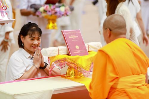 ภาพ No.138890:พิธีถวายกองทุนสนับสนุน การสร้างพระไตรปิฎกฉบับธรรมชัย และอนุรักษ์คัมภีร์ใบลาน น้อมบูชาธรรมหลวงพ่อธัมมชโย 80 ปี ณ ห้องแก้วสารพัดนึก 2 วัดพระธรรมกาย วันเสาร์ที่ 1 มิถุนายน พศ. 2567