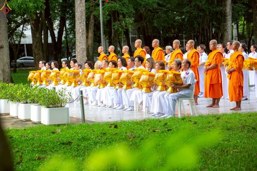 ภาพ No.227451:วันเสาร์ที่ 31 พฤษภาคม พ.ศ. 2568 พิธีเวียนประทักษิณรอบพระอุโบสถ ในพิธีอุปสมบท สามเณรเตรียม DCI รุ่นที่ 22 ณ อุโบสถพระไตรปิฎก วัดพระธรรมกาย