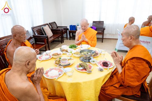ภาพ No.149518:พิธีทักษิณานุปทานแด่บรรพชนตระกูลผ่องสวัสดิ์ และหมู่ญาติที่ล่วงลับไปแล้ว ประจำปี ครั้งที่ 19 วันพฤหัสบดีที่ 22 สิงหาคม พ.ศ. 2567 ณ พระมหาเจดีย์ทัตตชีโว ศูนย์อบรมเยาวชนกาญจนบุรี