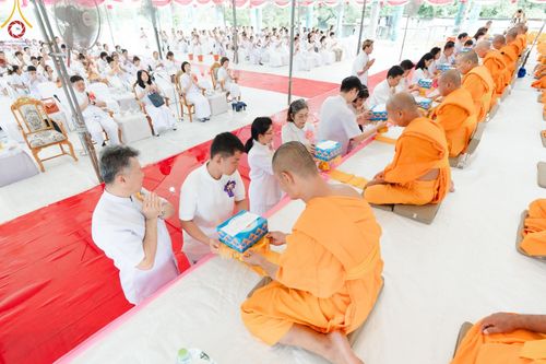 ภาพ No.158201:พิธีทอดผ้าป่า ติดตั้งแผ่นสิริฉะทะนะรัสมี(หลังคา) อาคาร 80 ปี หลวงพ่อธัมมชโย วันอาทิตย์ที่ 22 กันยายน พ.ศ. 2567 ณ ศูนย์ปฏิบัติธรรมวิหารแดง อ.วิหารแดง จ.สระบุรี