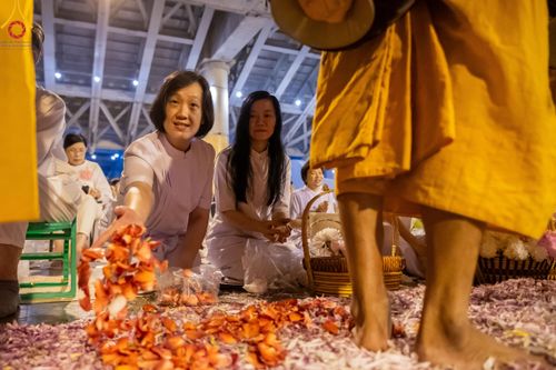 ภาพ No.120526:พิธีต้อนรับพระธรรมยาตรา ในโครงการธรรมยาตรา กตัญญูบูชา มหาปูชนียาจารย์ พระมงคลเทพมุนี(สด จนฺทสโร) พระผู้ปราบมาร อนุสรณ์สถาน 7 แห่ง ปีที่ 12 วันที่ 28 มกราคม พ.ศ. 2567 ณ วัดพระธรรมกาย จ.ปทุมธานี (ชุดที่ 2)