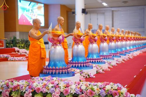 ภาพ No.154712:พิธีทอดผ้าป่าสมทบกฐินวัดพระธรรมกาย และสมทบกฐิน 30,000 วัดทั่วไทย ครั้งที่ 2 ณ สภาธรรมกายสากล วัดพระธรรมกาย วันอังคารที่ 17 กันยายน พ.ศ. 2567