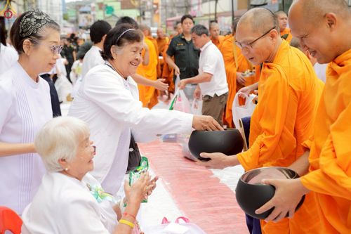 ภาพ No.245462:วันอาทิตย์ที่ 14 กันยายน พ.ศ. 2568 ตักบาตรพระ 555 รูป มหากุศล  น้อมถวายเป็นพุทธบูชา ณ หอนาฬิกาเบตง อ.เบตง จ.ยะลา