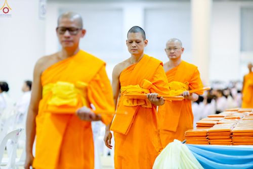 ภาพ No.240905:วันพุธที่ 27 สิงหาคม พ.ศ. 2568 พิธีทอดผ้าป่าเพื่อสร้างอาคาร  82 ปี หลวงพ่อธัมมชโย สมทบกฐินวัดพระธรรมกาย และกฐิน 30,000 วัดทั่วประเทศ ครั้งที่ 1