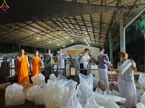 ภาพ No.130217:V.34 เพื่อธรรมเพื่อบางกล่ำ การรับบุญของเจ้าหน้าที่หน่วยงานต่างๆ  เพื่องานธรรมยาตราอัญเชิญพระบรมสารีริกธาตุ ประดิษฐาน ณ มหารัตนเจดีย์สิริปทุมสวรรค์ (เจดีย์อริยพุทธะ 5 พระองค์) ณ ศูนย์ปฏิบัติธรรมภาคใต้ อ.บางกล่ำ จ.สงขลา ระหว่างวันที่ 9-10 มีนาคม พ.ศ. 2567