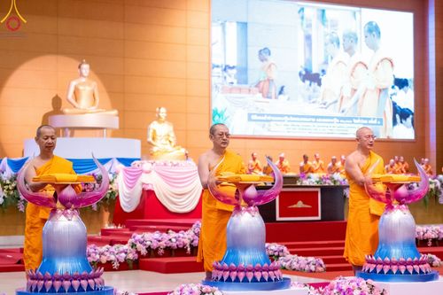 ภาพ No.160336:พิธีทอดผ้าป่าสมทบกฐินวัดพระธรรมกาย และสมทบกฐิน 30,000 วัดทั่วไทย ครั้งที่ 3 ณ สภาธรรมกายสากล วัดพระธรรมกาย วันพฤหัสบดีที่ 10 ตุลาคม พ.ศ. 2567