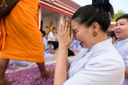 ภาพ No.110601:พิธีต้อนรับพระธรรมยาตรา ในโครงการธรรมยาตรากตัญญูบูชา มหาปูชนียาจารย์ พระมงคลเทพมุนี(สด จนฺทสโร) พระผู้ปราบมาร อนุสรณ์สถาน 7 แห่ง ปีที่ 12 วันที่ 11 มกราคม พ.ศ. 2567 ณ อนุสรณ์สถานลำดับที่ 3 สถานที่เกิดใหม่ในเพศสมณะ วัดสองพี่น้อง จ.สุพรรณบุรี