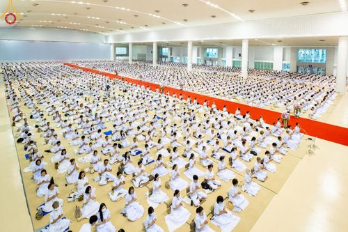 ภาพ No.139278:พิธีตักบาตร , พิธีบูชาข้าวพระ ณ ห้องแก้วสารพัด 1 สภาธรรมกายสากล วัดพระธรรมกาย วันอาทิตย์ต้นเดือนที่ 2 มิถุนายน พ.ศ. 2567