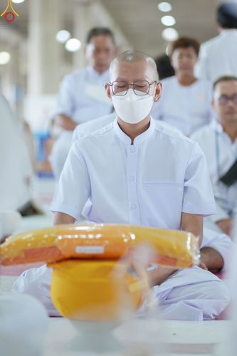 ภาพ No.84128:พิธีเวียนประทักษิณ พิธีวันทาเจดีย์ พิธีขอขมา และมอบผ้าไตร  ในโครงการบรรพชาอุปสมบทหมู่ธรรมทายาทรุ่นเข้าพรรษา และโครงการบรรพชาสามเณรโรงเรียนนานาชาติ รุ่นที่12 ในวันเสาร์ที่ 22 กรกฎาคม พ.ศ. 2566