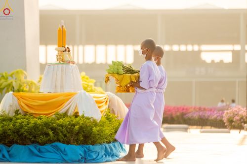 ภาพ No.79785:พิธีเวียนประทักษิณ ณ พระมหาธรรมกายเจดีย์ และพิธีวันทาเจดีย์ ในโครงการบรรพชาสามเณรฟื้นฟูพระพุทธศาสนาทั่วไทย วันเสาร์ที่ 8 เมษายน พ.ศ.2566