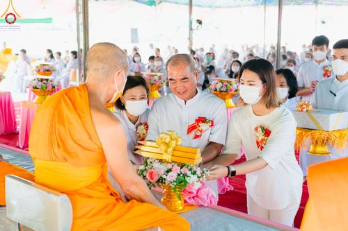 ภาพ No.81399:พิธีทอดผ้าป่า วางดวงแก้วบรมจักรพรรดิ  โปรยรัตนชาติ และพิธีตอกเสาเข็มมงคลต้นแรก อาคาร 80 ปี หลวงพ่อธัมมชโย ณ ศูนย์ปฏิบัติธรรมวิหารแดง อำเภอวิหารแดง จังหวัดสระบุรี วันอาทิตย์ที่ 28 พฤษภาคม พ.ศ.2566