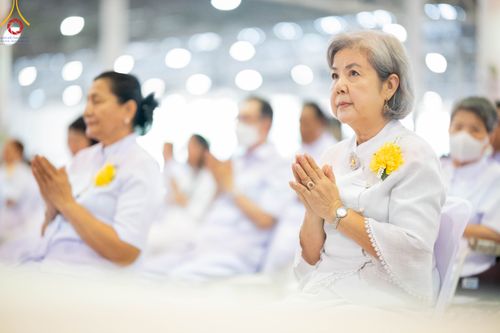 ภาพ No.105514:พิธีปฏิบัติธรรมและพิธีบูชาข้าวพระ ในวันจันทร์ที่ 1 มกราคม พ.ศ. 2567 ณ สภาธรรมกายสากล วัดพระธรรมกาย