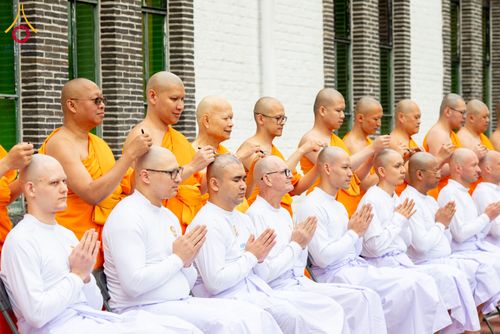 ภาพ No.336691:วันศุกร์ที่ 12 มิถุนายน พ.ศ. 2569 พิธีตัดปอยผมและพิธีปลงผมนาคธรรมทายาท  ภาคพื้นยุโรป รุ่นที่ 11   ณ วัดพระธรรมกายเบลเยียม ประเทศเบลเยียม