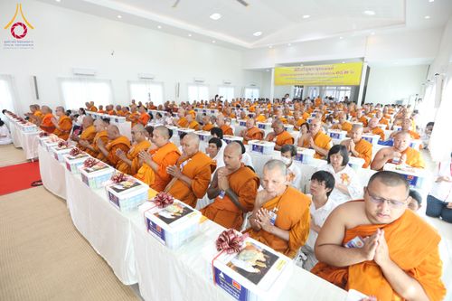 ภาพ No.290293:วันอังคารที่ 6 มกราคม พ.ศ. 2569 พิธีเจริญพุทธมนต์ ปฏิบัติธรรม มอบทุนการศึกษา ถวายสังฆทาน 142 วัด ณ ศูนย์ปฏิบัติธรรมพระมงคลเทพมุนี อ.สองพี่น้อง จ.สุพรรณบุรี
