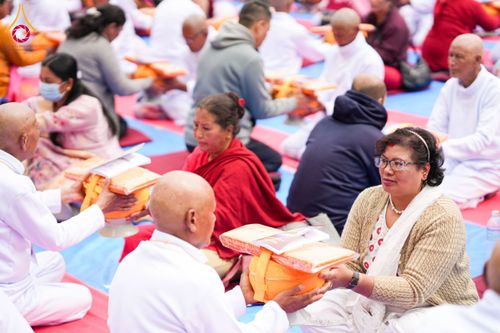 ภาพ No.129825:พิธีตัดปอยผมและแห่นาคธรรมทายาท ในโครงการบรรพชา 1,250 รูป ณ แดนประสูติ สวนลุมพินี ประเทศเนปาล วันที่ 2 มีนาคม พ.ศ. 2567