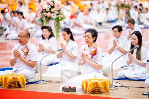 ภาพ No.272985:วันอาทิตย์ที่ 23 พฤศจิกายน พ.ศ.2568 พิธีมุทิตาสักการะ พระมหาเถระและพระเถระ ประจำปีพุทธศักราช 2568 ณ ห้องแก้วสารพัดนึก 2 สภาธรรมกายสากล  วัดพระธรรมกาย