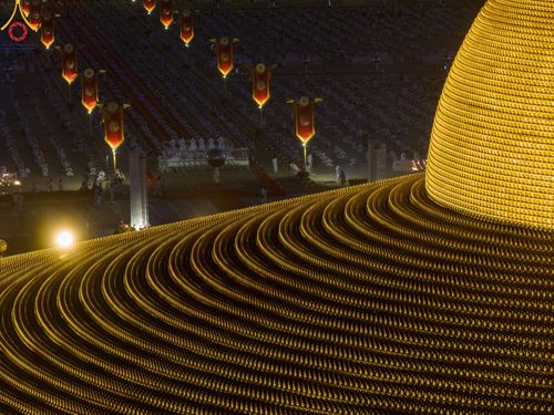 ภาพ No.124870:พิธีเวียนประทักษิณและจุดมาฆประทีป ในวันมาฆบูชา เสาร์ที่ 24 กุมภาพันธ์ พ.ศ. 2567 ณ พระมหาธรรมกายเจดีย์ วัดพระธรรมกาย