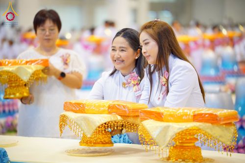 ภาพ No.215503:วันอาทิตย์ต้นเดือนที่ 6 เมษายน พ.ศ. 2568 ขบวนอัญเชิญผ้าป่าสมทบ มหาสังฆทาน 40,000 กว่าวัดทั่วประเทศ ณ สภาธรรมกายสากล วัดพระธรรมกาย