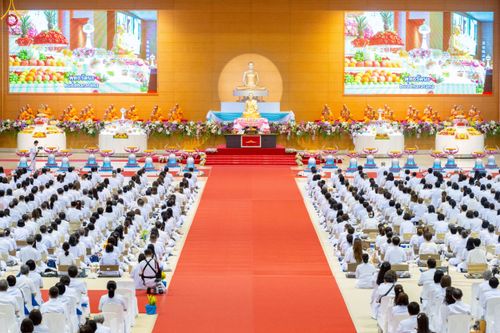 ภาพ No.243718:วันอาทิตย์ที่ 7 กันยายน พ.ศ. 2568 พิธีบูชาครูผู้ค้นพบวิชชาธรรมกาย , พิธีบูชาข้าวพระ ณ สภาธรรมกายสากล วัดพระธรรมกาย