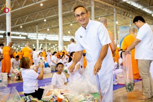 ภาพ No.223455:วันวิสาขบูชา วันอาทิตย์ที่ 11 พฤษภาคม พ.ศ. 2568 พิธีตักบาตร และปฎิบัติธรรม ณ สภาธรรมกายสากล วัดพระธรรมกาย