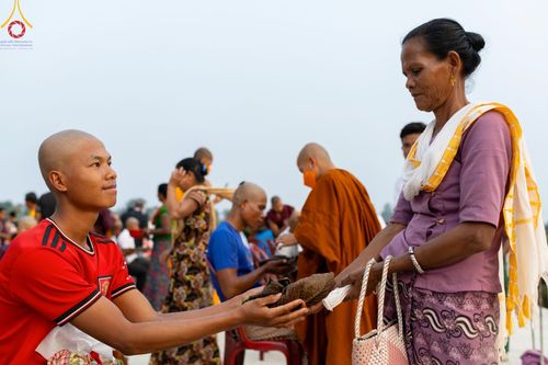 ภาพ No.127710:Photo Story ปฐมบรรพชาชาวพุทธมาร์มา Episode 2/5 วันที่ 6-7 กุมภาพันธ์ พ.ศ. 2567  โครงการบรรพชาครั้งประวัติศาสตร์ แห่งเทือกเขาจิตตะกอง  ครั้งแรกของชาวพุทธมาร์มา บังกลาเทศ บูชาธรรม 80 ปีหลวงพ่อธัมมชโย ณ วัดธัมจักร อรัญกุฏิ เมืองรัมการ์ คาร์กาชารี บังกลาเทศ