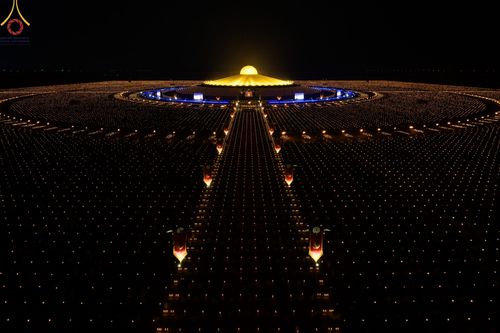 ภาพ No.77308:พิธีจุดมาฆประทีป ในวันมาฆบูชา อาทิตย์ต้นเดือนที่ 6 มีนาคม พ.ศ. 2566 ณ วัดพระธรรมกาย อ.คลองหลวง จ.ปทุมธานี