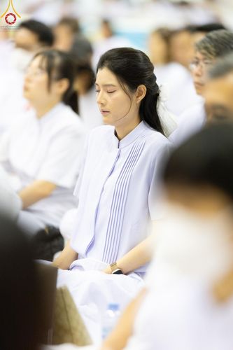 ภาพ No.177690:พิธีตักบาตรและพิธีบูชาข้าวพระ ในวันอาทิตย์ต้นเดือนที่ 1 ธันวาคม พ.ศ. 2567 ณ สภาธรรมกายสากล วัดพระธรรมกาย