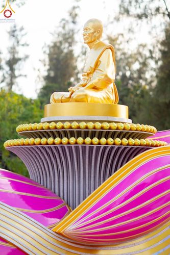 ภาพ No.187039:พระธรรมยาตราปฏิบัติธรรม และถ่ายภาพหมู่ประวัติศาสตร์ ปีที่ 13 ณ ลานทิศตะวันออก มหาวิหารพระมงคลเทพมุนี วัดพระธรรมกาย จ.ปทุมธานี วันเสาร์ที่ 28 ธันวาคม พ.ศ. 2567