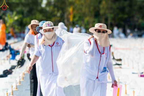 ภาพ No.110106:V.8 พลังทีม การเตรียมงาน เก็บงาน การรับบุญของเจ้าหน้าที่หน่วยงานต่างๆ เพื่อโครงการธรรมยาตรา กตัญญูบูชามหาปูชนียาจารย์ พระมงคลเทพมุนี (สด จนฺทสโร) พระผู้ปราบมาร อนุสรณ์สถาน 7 แห่ง ปีที่ 12 ระหว่างวันที่ 2 - 31 มกราคม พ.ศ.2567