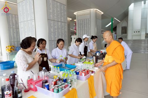 ภาพ No.244897:วันเสาร์ที่ 6 กันยายน พ.ศ. 2568 พิธีถวายบาตร บรรพชา อุปสมบทของนาคธรรมทายาท โครงการอุปสมบทหมู่บูชาธรรมครบรอบ 108 ปี  วันครูผู้ค้นพบวิชชาธรรมกาย ณ โบสถ์พระไตรปิฎก วัดพระธรรมกาย