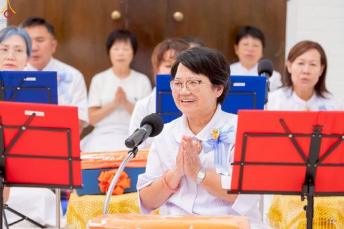 ภาพ No.252351:วันที่ 4-5 ตุลาคม พ.ศ. 2568  วัดพระธรรมกายแคลิฟอร์เนีย ประเทศสหรัฐอเมริกา ได้จัดพิธีตัดปอยผม โดยคณะสงฆ์ ญาติ ๆ และสาธุชน ให้กับนาคธรรมทายาท 8 ท่าน และได้จัดพิธีบรรพชา-อุปสมบท ฉลองพิธีทอดกฐินบรมจักรพรรดิ สร้างอุโบสถ 82 ปี บูชาธรรมหลวงพ่อธัมมชโย