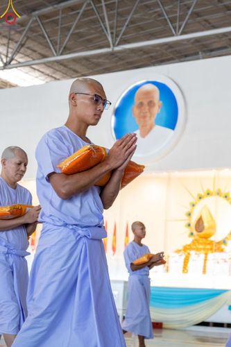 ภาพ No.180653:พิธีบรรพชาอุปสมบท โครงการอุปสมบทบูชาธรรมมหาปูชนียาจารย์ ประจำปีพุทธศักราช 2567 วันเสาร์ที่ 7 ธันวาคมพ.ศ. 2567 ณ วัดพระธรรมกาย จ.ปทุมธานี