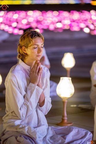 ภาพ No.279346:พิธีจุดวิสาขประทีป พิธีเวียนประทักษิณ ในวันวิสาขบูชา พุธที่ 22 พฤษภาคม พ.ศ. 2567 ( วันพระขึ้น 15 ค่ำ เดือน 6 ) ณ ลานธรรม พระมหาธรรมกายเจดีย์ วัดพระธรรมกาย จ.ปทุมธานี