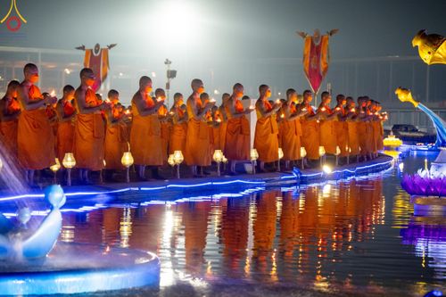 ภาพ No.122334:พิธีจุดประทีปถวายเป็นพุทธบูชา และบูชาธรรมมหาปูชนียาจารย์ พระมงคลเทพมุนี(สด จนฺทสโร) ในโครงการธรรมยาตรา กตัญญูบูชา มหาปูชนียาจารย์ พระมงคลเทพมุนี(สด จนฺทสโร) พระผู้ปราบมาร อนุสรณ์สถาน 7 แห่ง ปีที่ 12 วันที่ 31 มกราคม พ.ศ. 2567 ณ วัดพระธรรมกาย จ.ปทุมธานี (