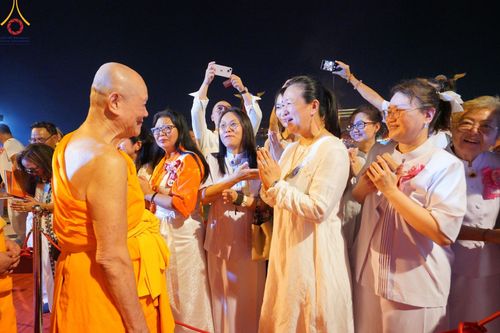 ภาพ No.125129:พิธีเวียนประทักษิณและจุดมาฆประทีป (ชุดที่ 2) ในวันมาฆบูชา เสาร์ที่ 24 กุมภาพันธ์ พ.ศ. 2567 ณ พระมหาธรรมกายเจดีย์ วัดพระธรรมกาย